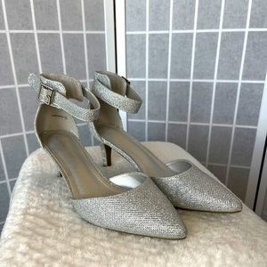 DREAM PAIRS Women’s Pointed Toe Ankle Strap Low Heel Silver Glitter Sz 10